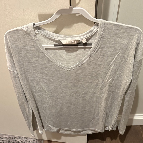 Athleta Tops - Athleta Women's Light Gray Long Sleeve Top small size v neck